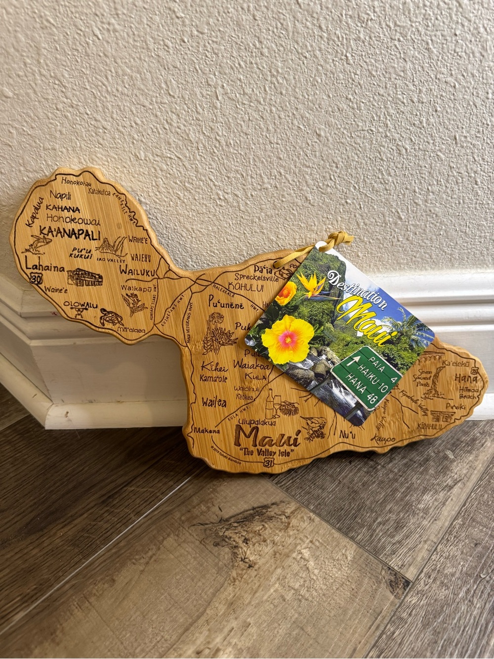 Maui Wooden Map Serving/Cutting Board Wall Art - Natural Brown